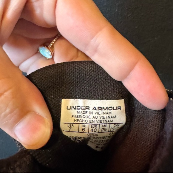 Men’s Under Armour Black and Gray Highlight Franchise Football Cleats - Picture 7 of 8